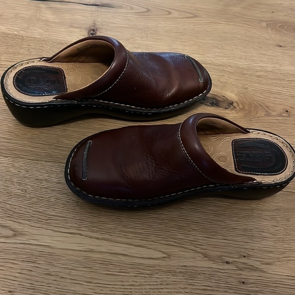 BORN EUC brown slip on miles size 7 - Picture 3 of 4